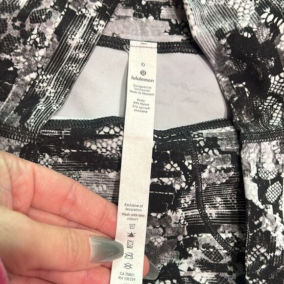 Lululemon cropped leggings size 6 - Picture 5 of 10